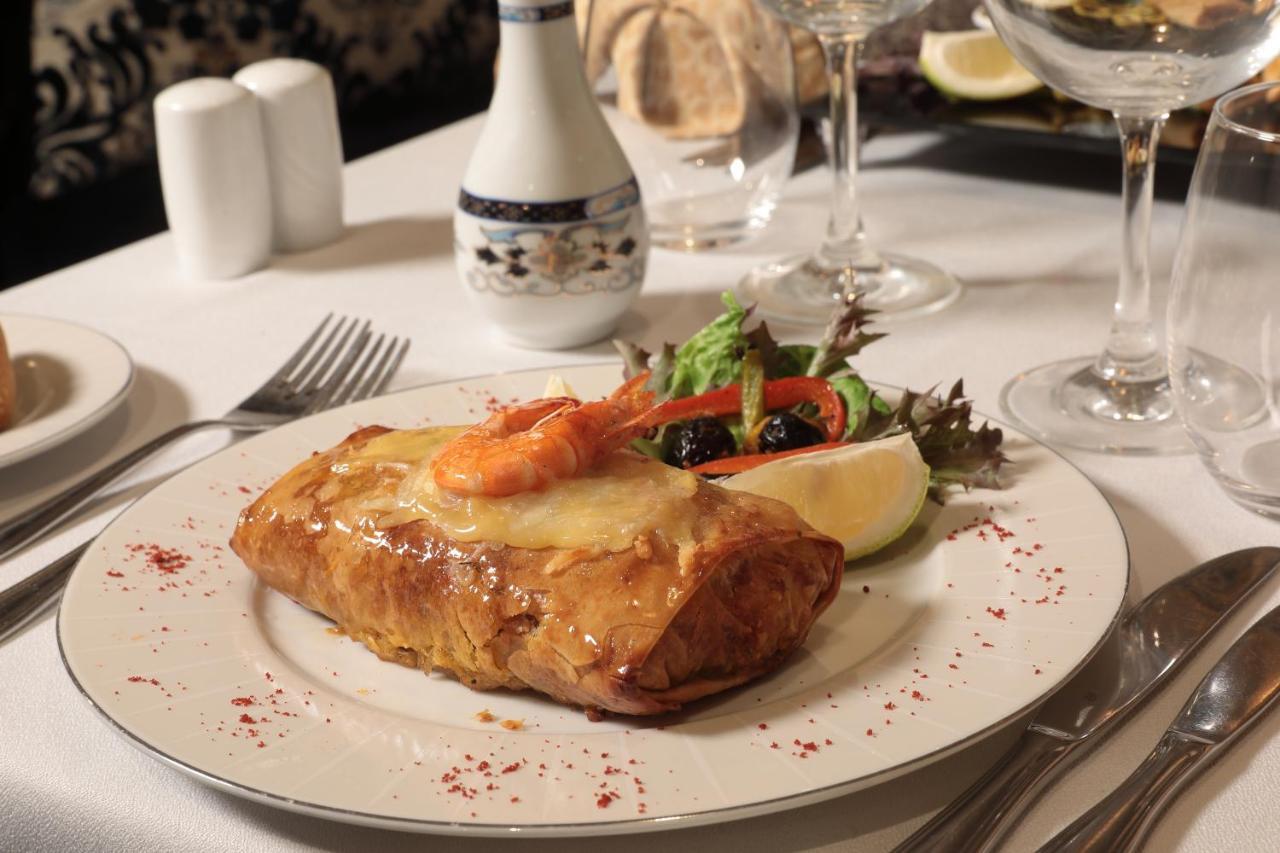 레 팔레세 단파 호텔 카사블랑카 외부 사진 A prepared chicken cordon bleu
