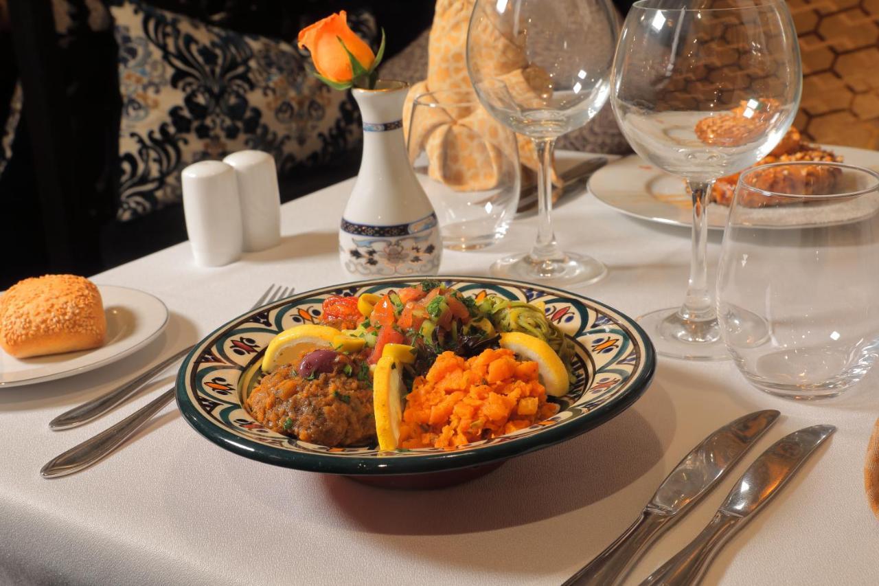레 팔레세 단파 호텔 카사블랑카 외부 사진 A Moroccan dish