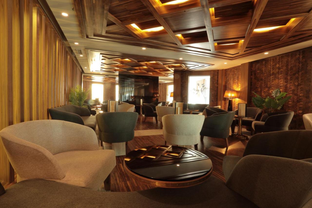 레 팔레세 단파 호텔 카사블랑카 외부 사진 The lounge at the airport