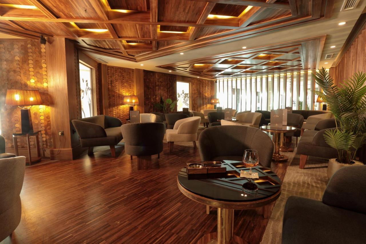레 팔레세 단파 호텔 카사블랑카 외부 사진 The lounge at the airport