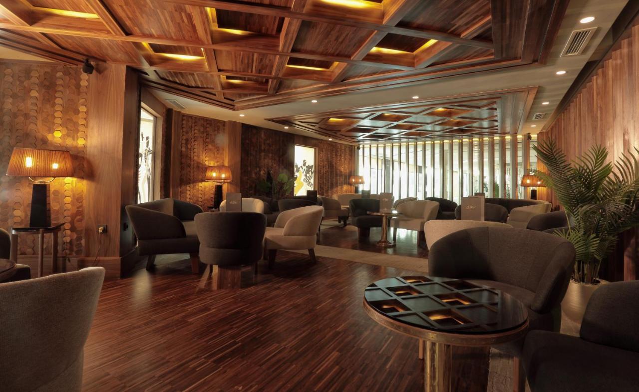레 팔레세 단파 호텔 카사블랑카 외부 사진 The interior of the lounge
