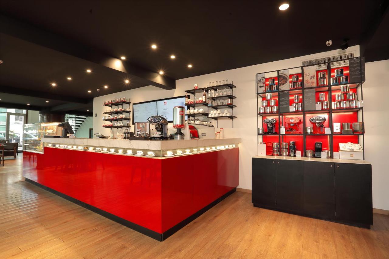 레 팔레세 단파 호텔 카사블랑카 외부 사진 The interior of a typical Nespresso boutique